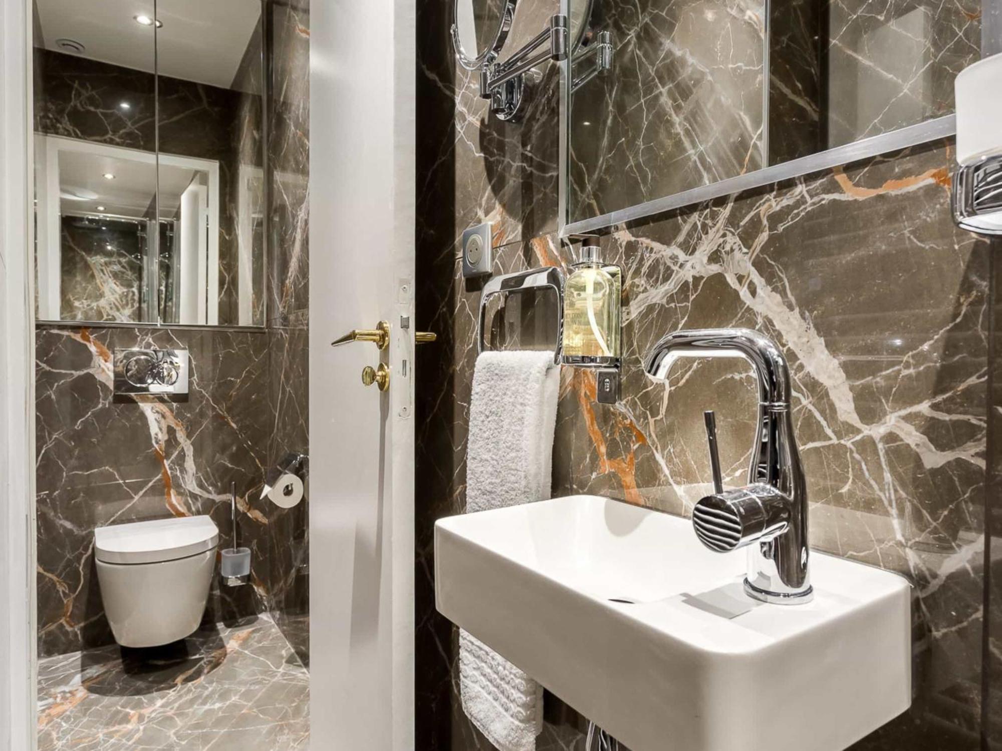 Luxury 4 Bedroom 3 Bathroom Aristocratic - Louvre Paris